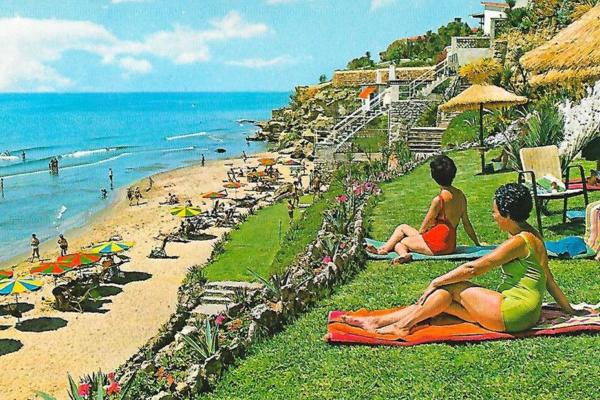 Postal, 1968. Torremolinos (Málaga). Playa del Hotel Riviera